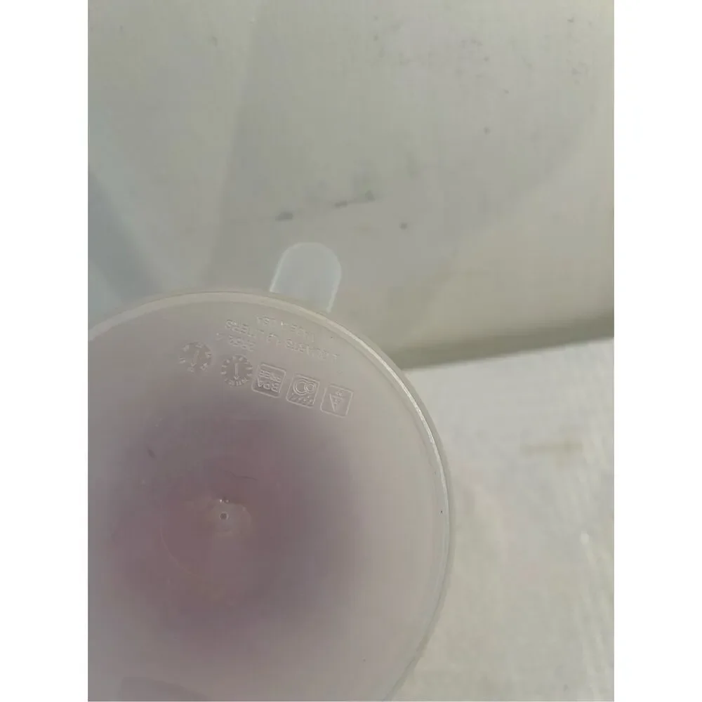 Rubbermaid 2qt pitcher red‎ top